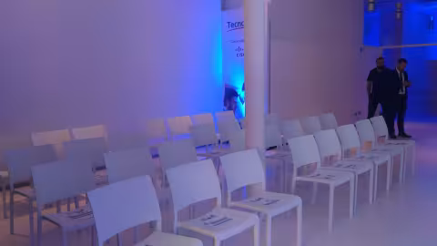 tecnocom.sala_petita.1.jpg